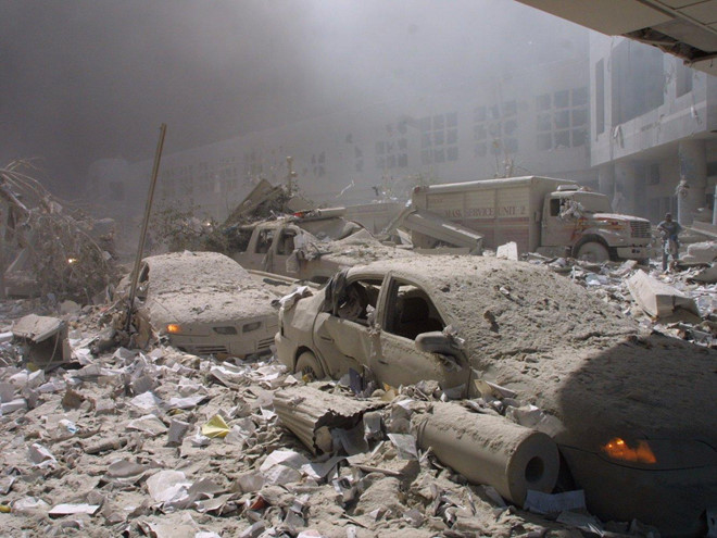 Nhiều phương tiện giao thông sau vụ khủng bố 11/9 đã bị phá hủy