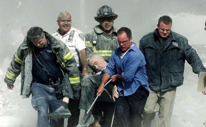 Lính cứu hỏa tham gia giải cứu tại hiện trường vụ khủng bố 11/9