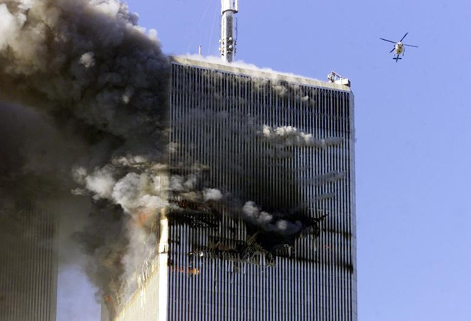Chiếc máy bay hãng American Airlines đã đâm vào tòa tháp Bắc của khu phức hợp Trung tâm Thương mại Thế giới tại Thành phố New York 