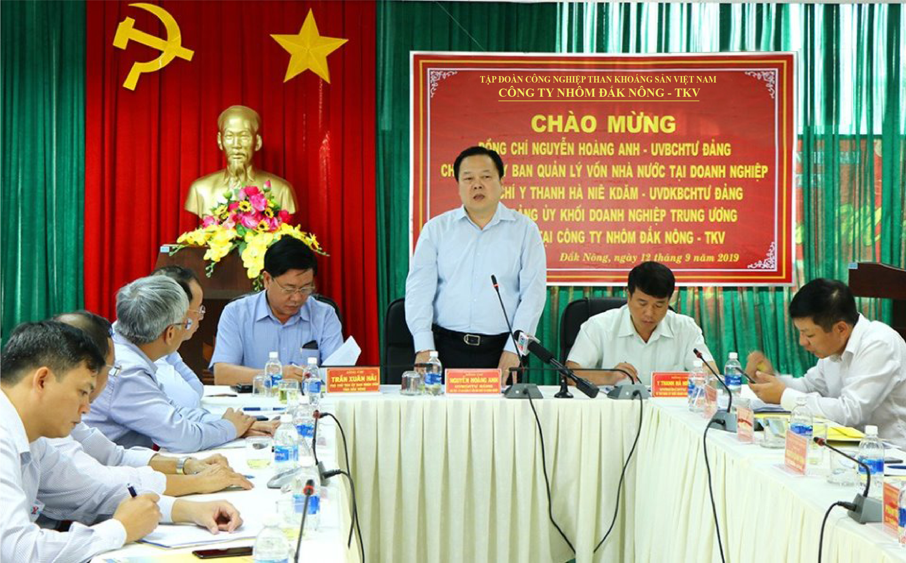 Đồng chí Nguyễn Hoàng Anh đề nghị Công ty Nhôm Đắk Nông-TKV phải có chiến lược phát triển lâu dài