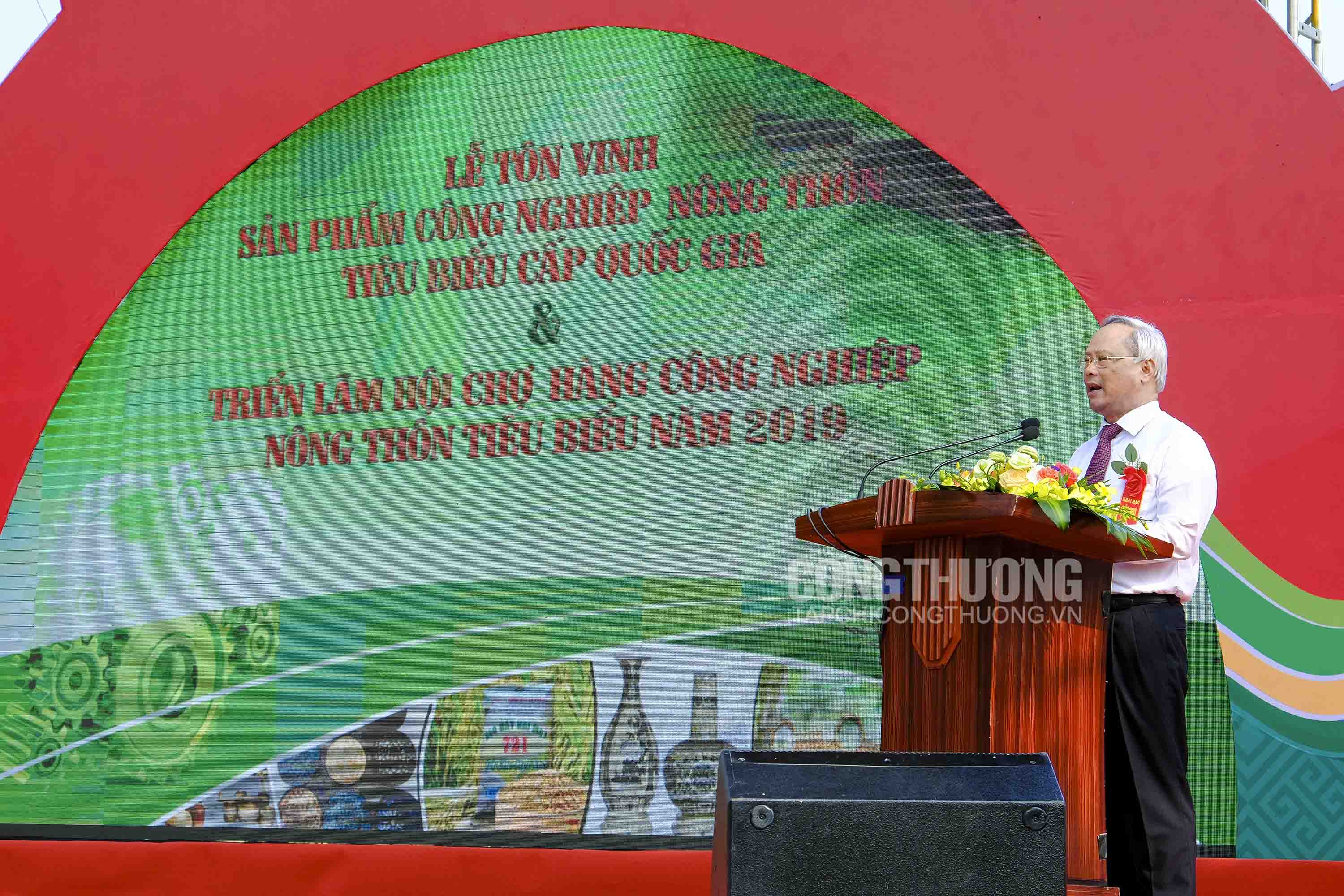 Phó Chủ tịch Quốc hội Uông Chu Lưu phát biểu tại Lễ tôn vinh, trao Giấy chứng nhận sản phẩm công nghiệp nông thôn tiêu biểu cấp quốc gia năm 2019