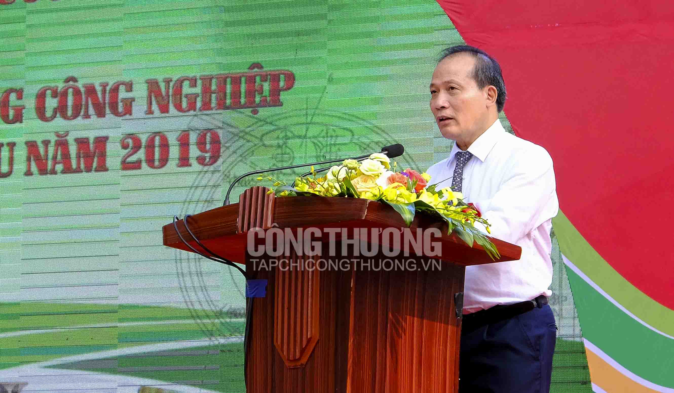 Thứ trưởng Bộ Công Thương Cao Quốc Hưng phát biểu tại Lễ tôn vinh, trao Giấy chứng nhận sản phẩm công nghiệp nông thôn tiêu biểu cấp quốc gia năm 2019