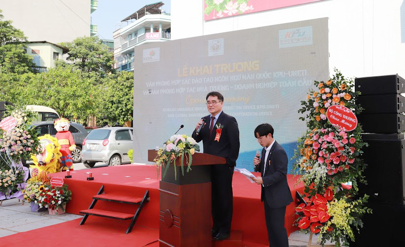 Ông Kim Ui Jung - Thường vụ Đại sứ quán Hàn Quốc tại Việt Nam cho biết UNETI sẽ là đầu mối, địa chỉ cung cấp nguồn nhân lực chất lượng cao cho các doanh nghiệp Hàn Quốc