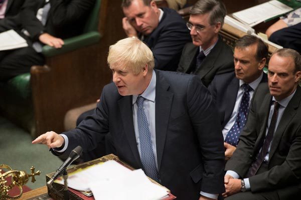Thủ tướng Anh Boris Johnson thẳng thừng bác bỏ yêu cầu ông từ chức, thách các nghị sĩ kêu gọi bỏ phiếu bất tín nhiệm đối với chính phủ của ông