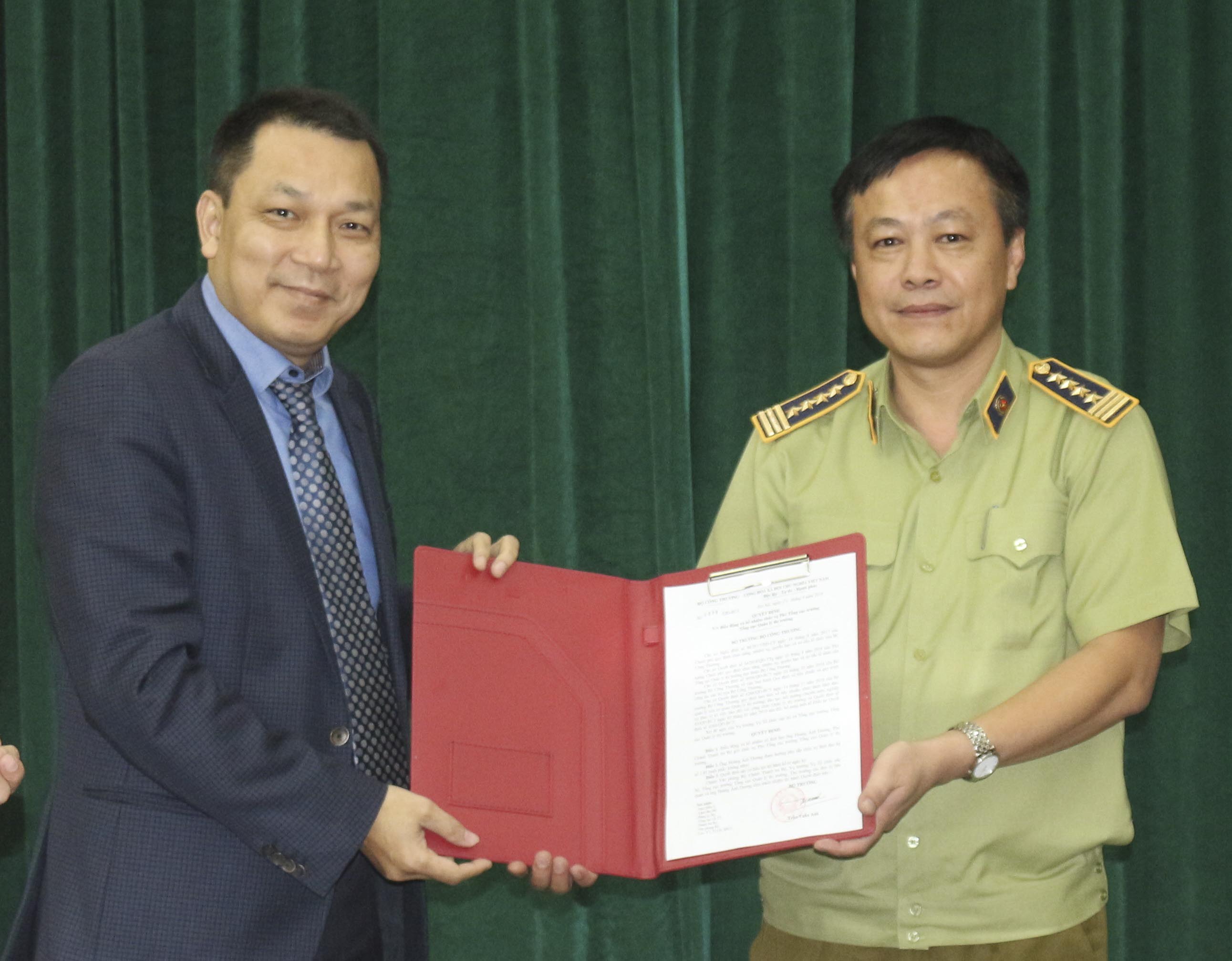 Thứ trưởng Đặng Hoàng An trao Quyết định bổ nhiệm cho Phó Tổng Cục trưởng Hoàng Ánh Dương