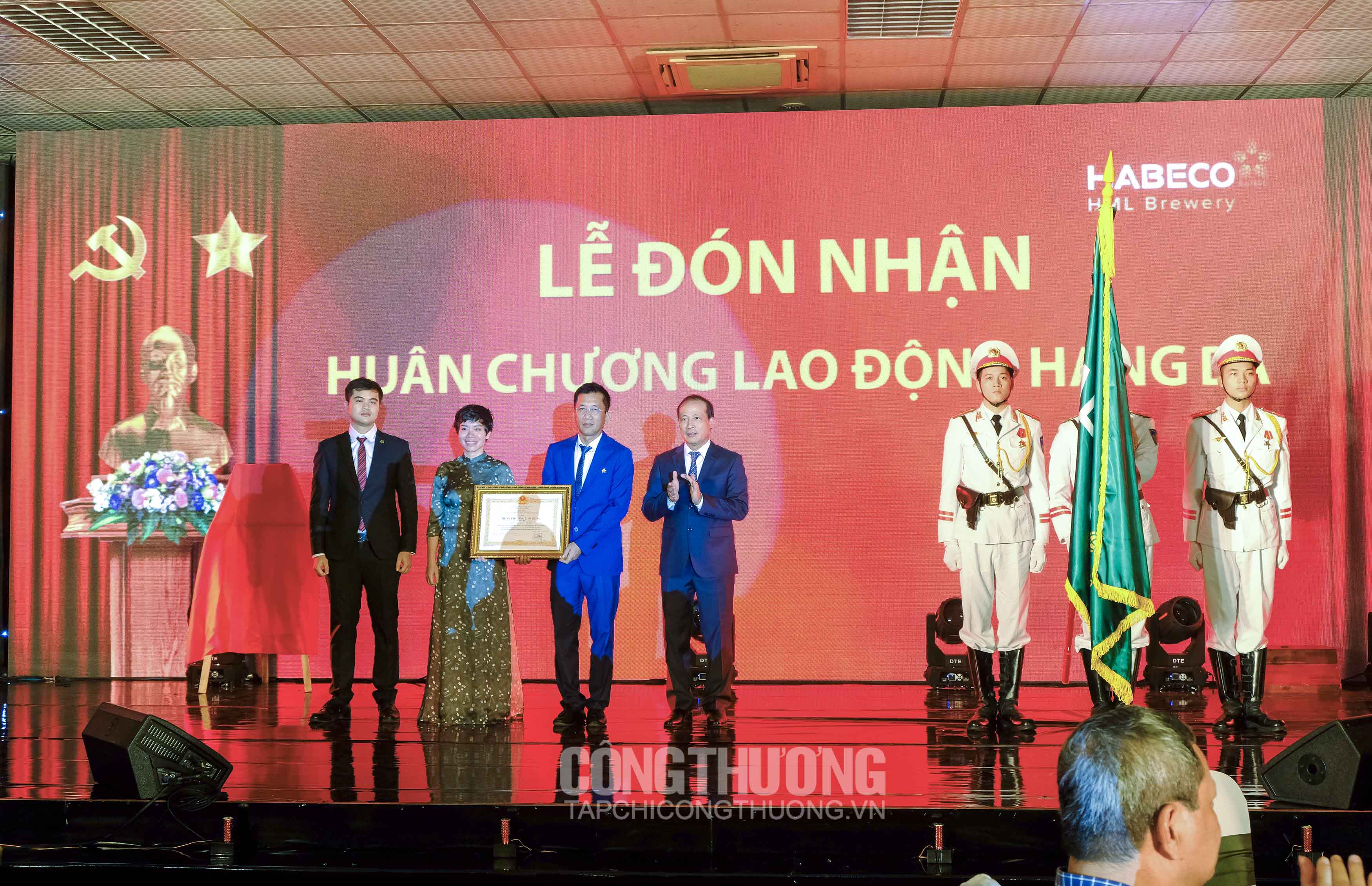 Lễ kỷ niệm 10 năm khánh thành Nhà máy Bia Hà Nội - Mê Linh và đón nhận Huân chương Lao động hạng Ba do Chủ tịch nước trao tặng