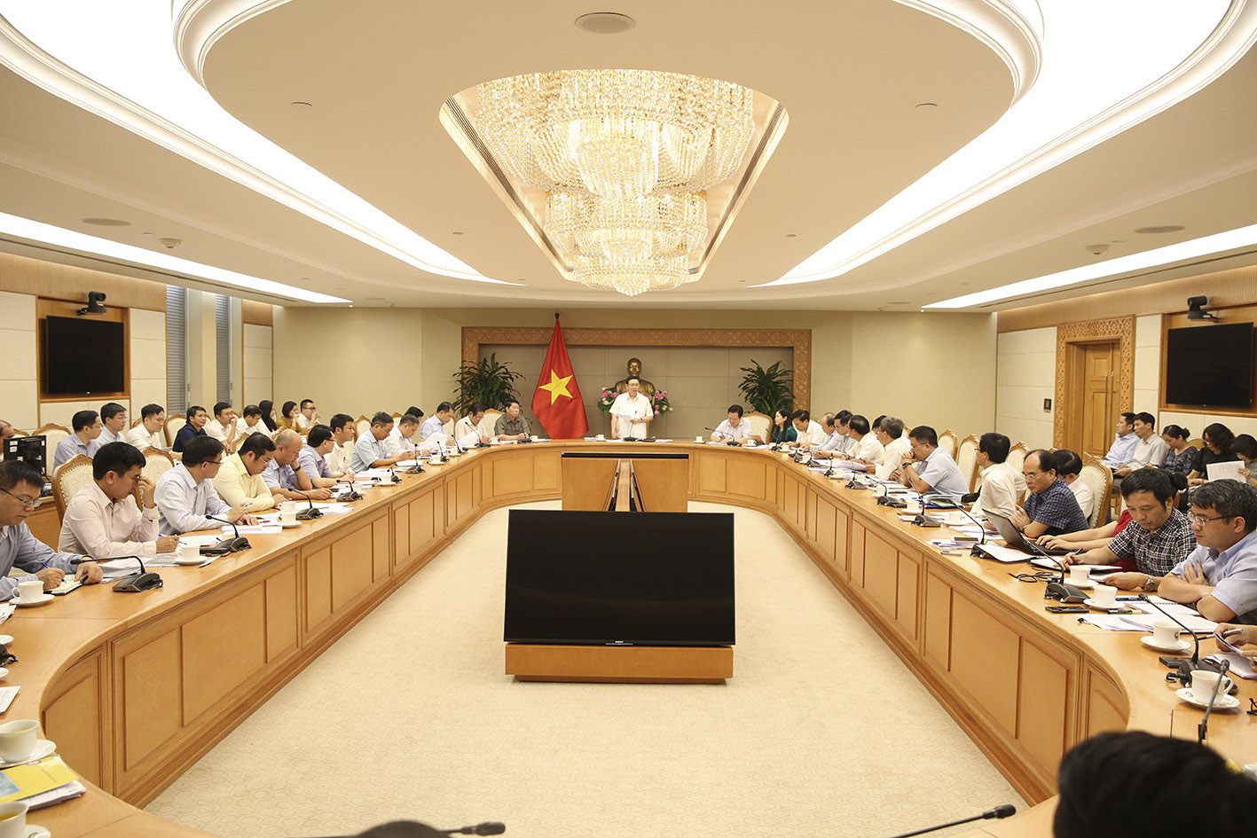 Phó Thủ tướng Vương Đình Huệ chủ trì cuộc họp chiều 6/9 đánh giá tiến độ công việc của các bộ, ngành và các tập đoàn, tổng công ty liên quan về xử lý tồn tại, yếu kém của 12 dự án ngành Công Thương