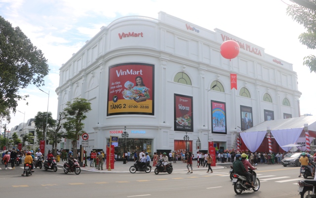 TTTM Vincom Plaza Cao Lãnh tọa lạc ngay trung tâm TP.Cao Lãnh tạo sự thuận tiện cho việc mua sắm, giải trí cho người dân