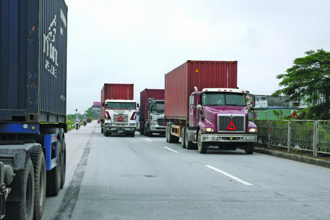 vận tải đường bộ, chiếm 3/4 tổng khối lượng hàng hóa.