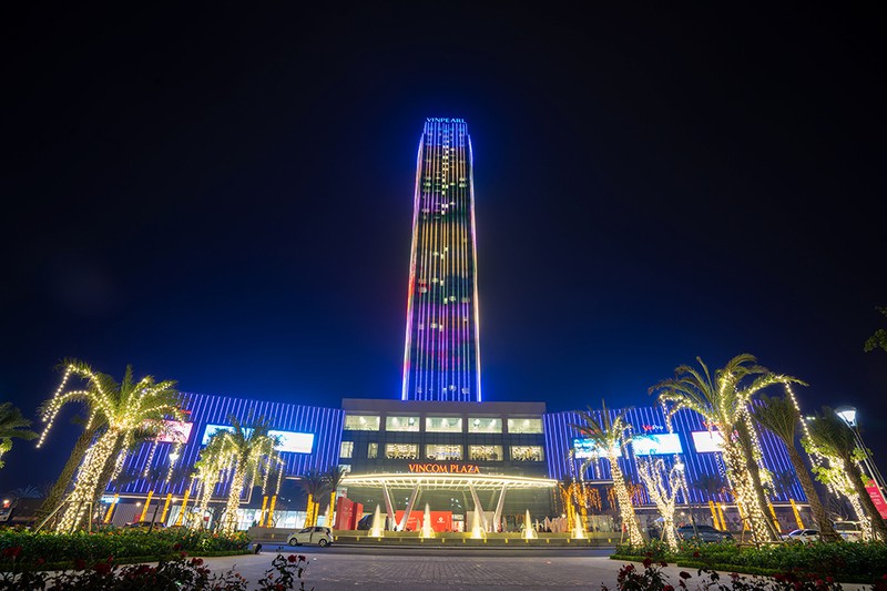 Tổ hợp TTTM Vincom Plaza và khách sạn năm sao Vinpearl Hotel Imperia Hải Phòng tỏa sáng trong đêm