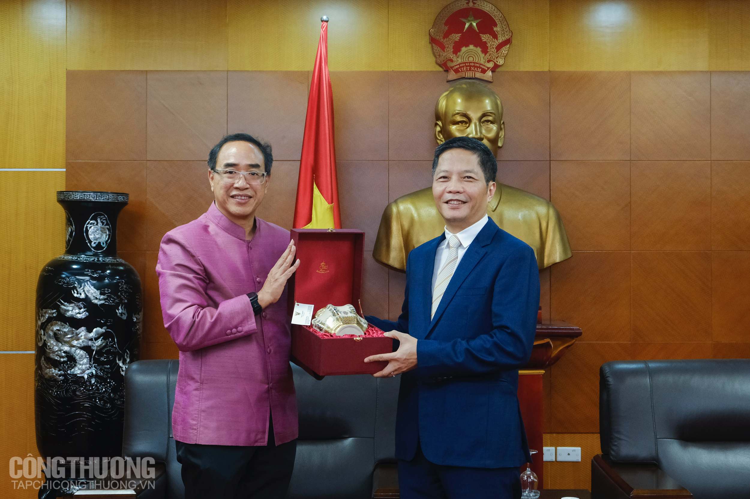 Đại sứ Taneee Sangrat khẳng định sẽ phối hợp chặt chẽ với Bộ Công Thương Việt Nam trong thúc đẩy hợp tác giữa hai nước