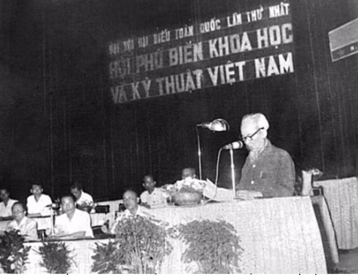  Chủ tịch Hồ Chí Minh phát biểu tại Ðại hội đại biểu toàn quốc lần thứ I của Hội Phổ biến khoa học, kỹ thuật Việt Nam.