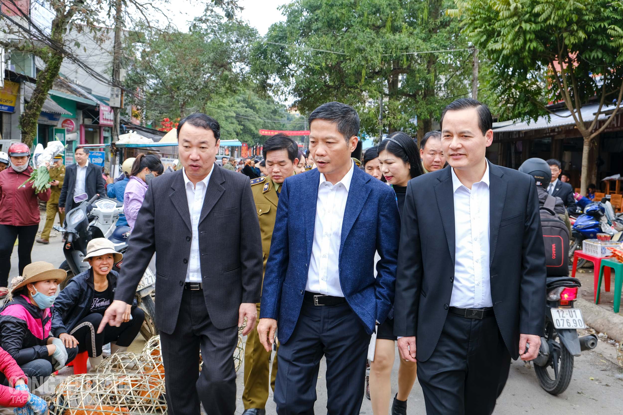 Đoàn công tác Bộ Công Thương khảo sát tình hình kinh doanh thực tế tại chợ Đông Kinh, Lạng Sơn