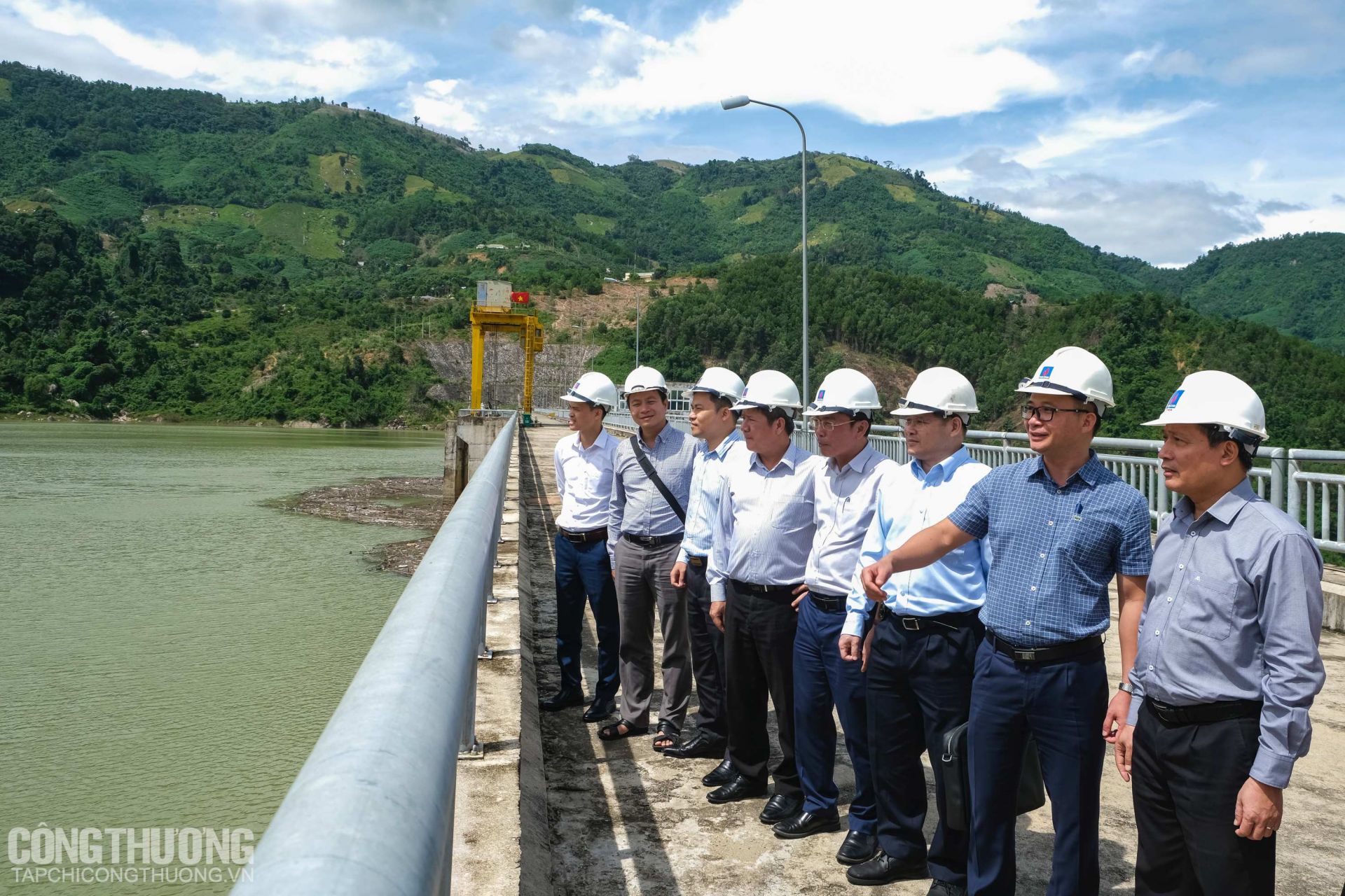 Đoàn công tác Bộ Công Thương kiểm tra thực tế tình hình vận hành của đập thủy điện Đakđrinh