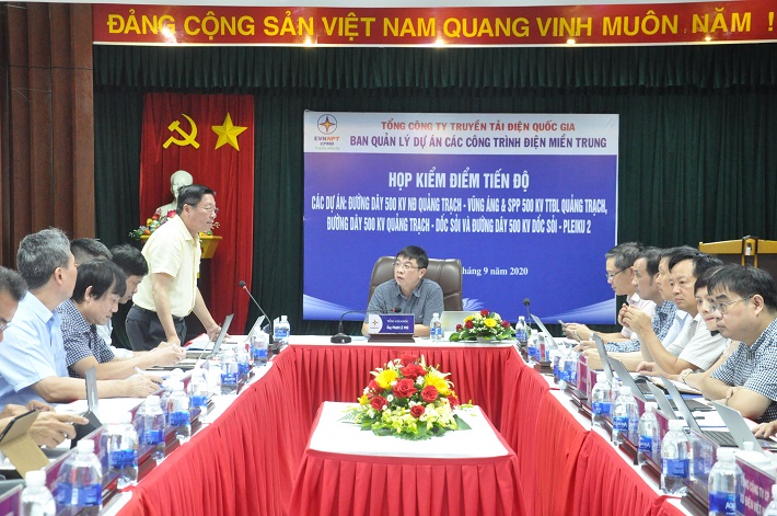 Ông Nguyễn Đức Tuyển – Giám đốc CPMB báo cáo tình hình thực hiện trên toàn tuyến ĐZ 500kV mạch 3