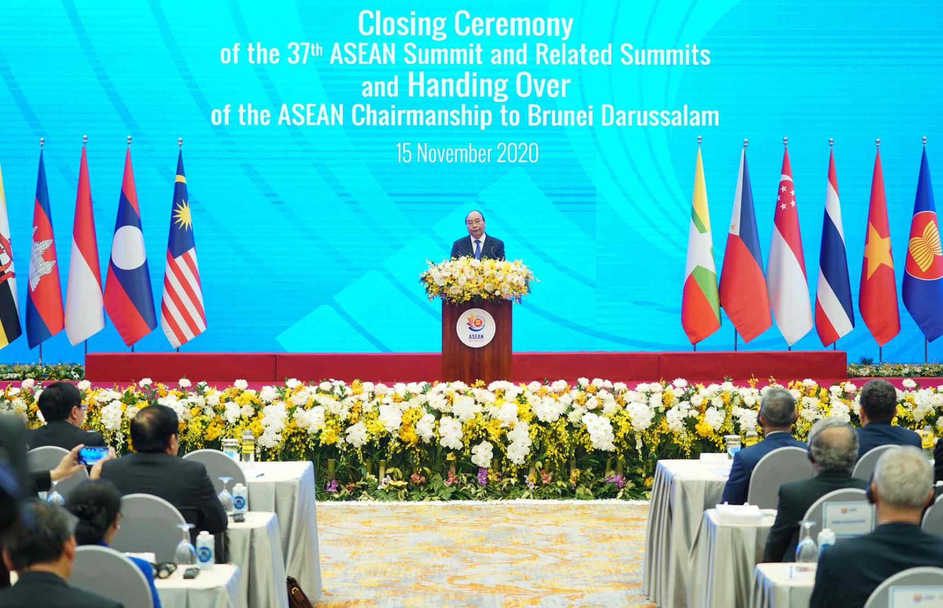 Thủ tướng Nguyễn Xuân Phúc phát biểu tại lễ bế mạc Hội nghị Cấp cao ASEAN 37 và các hội nghị liên quan (Ảnh: VGP/Quang Hiếu)
