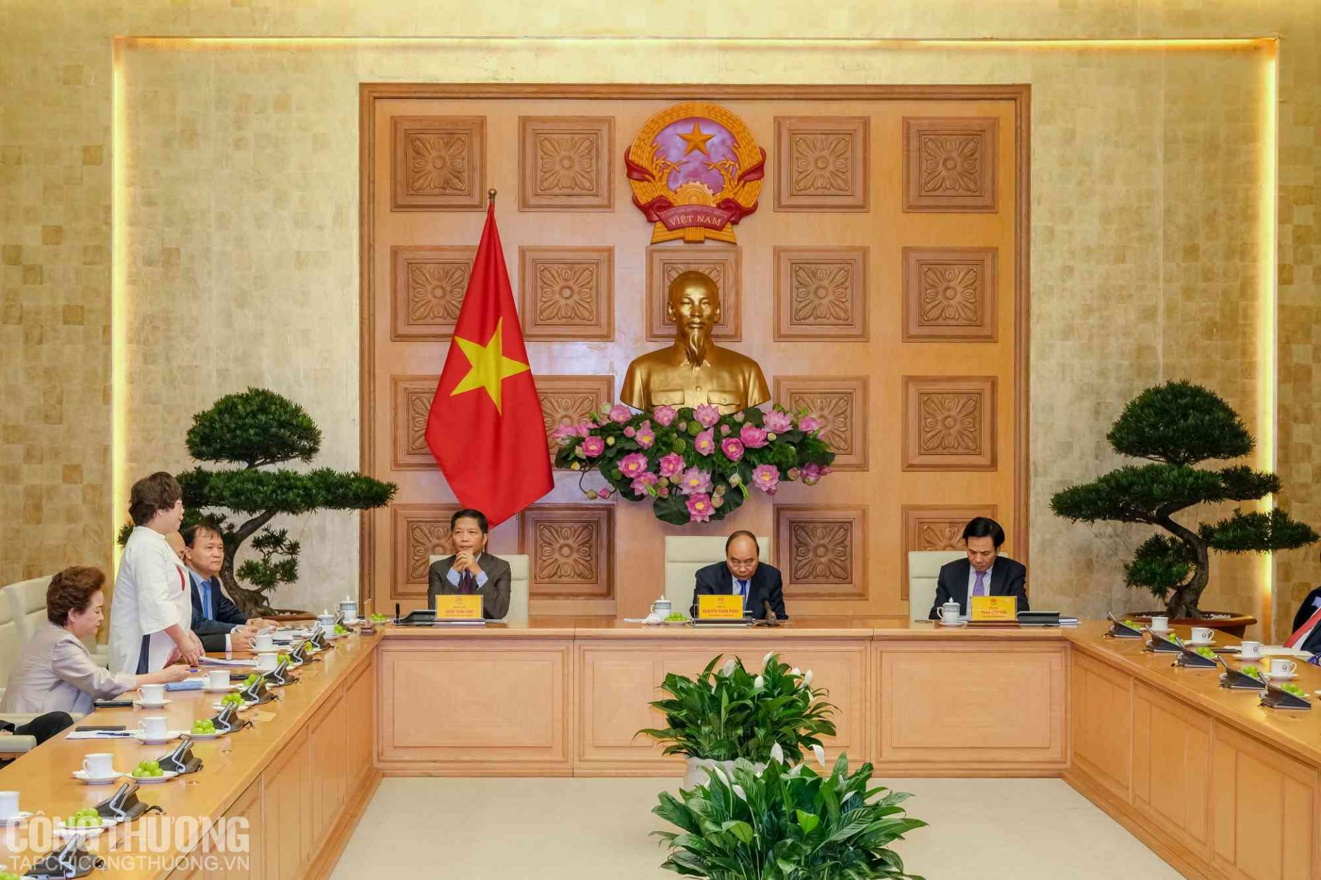 Thủ tướng gặp mặt gặp mặt 124 doanh nghiệp có sản phẩm đạt THQG Việt Nam 2020