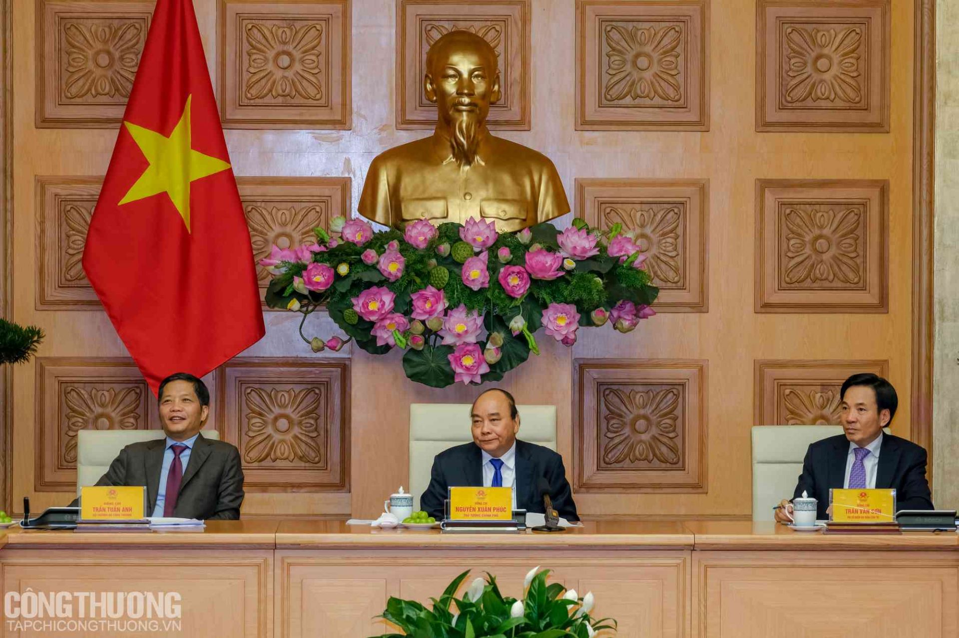 Thủ tướng gặp mặt gặp mặt 124 doanh nghiệp có sản phẩm đạt THQG Việt Nam 2020