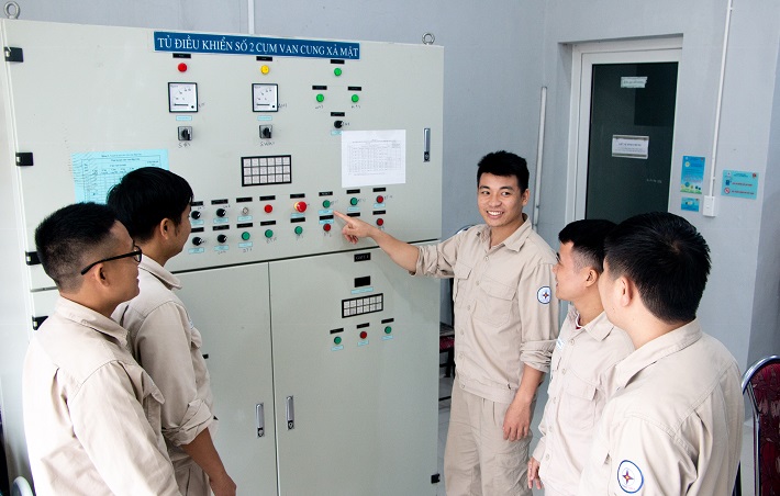 thế hệ trẻ vận hành Nhà máy thủy điện Lai Châu trong thời kỳ đổi mới