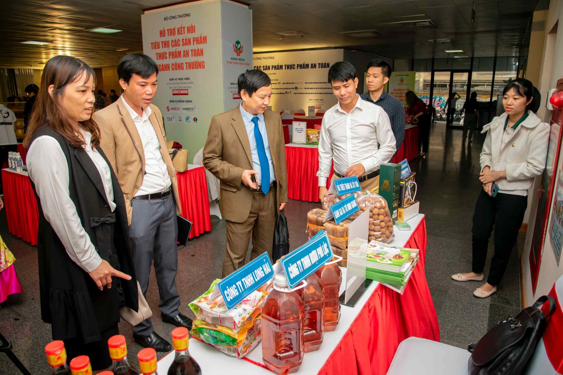 Hội nghị hỗ trợ kết nối tiêu thụ các sản phẩm thực phẩm an toàn ngành Công Thương