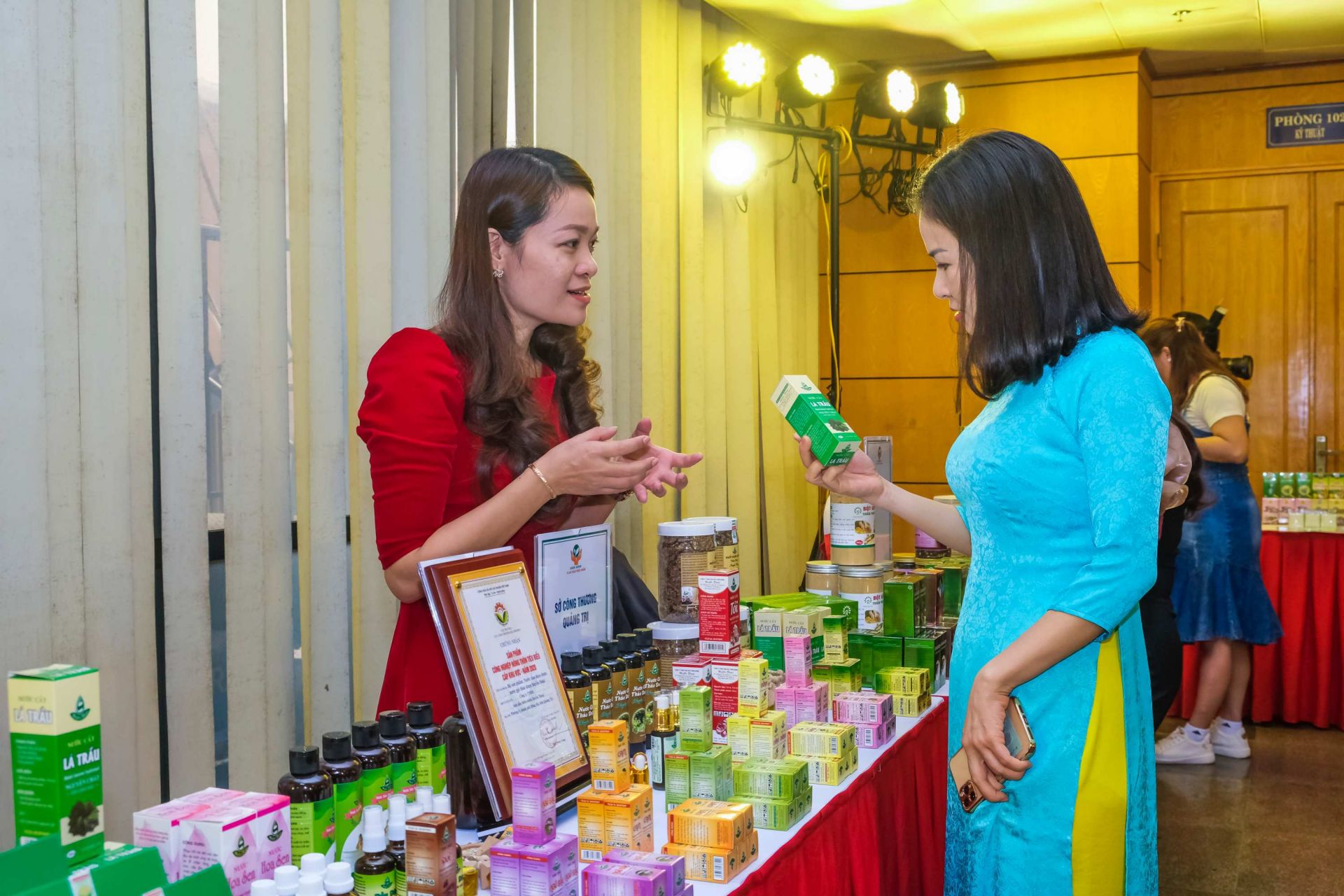 Hội nghị hỗ trợ kết nối tiêu thụ các sản phẩm thực phẩm an toàn ngành Công Thương.