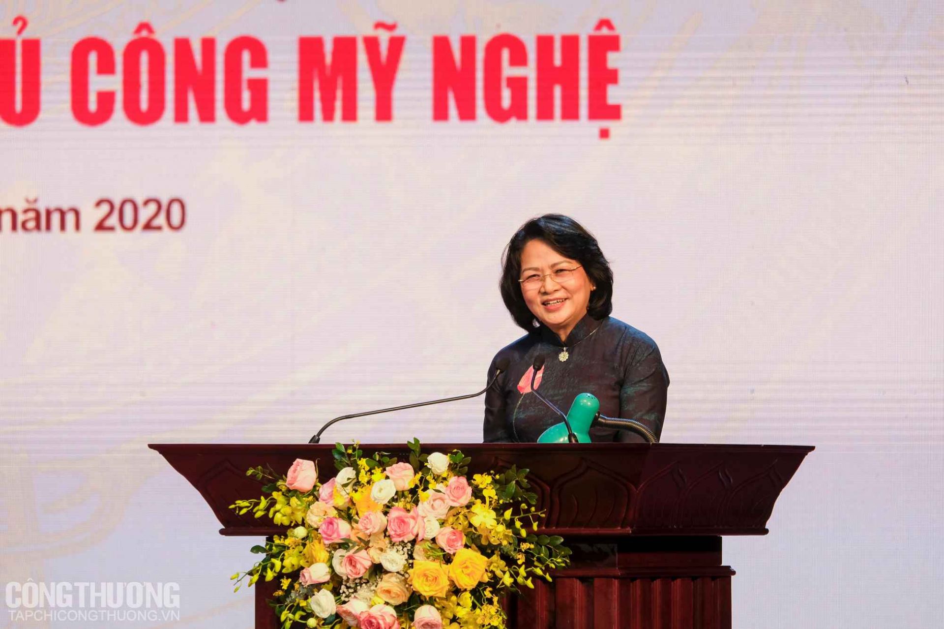 Phó Chủ tịch nước Đặng Thị Ngọc Thịnh đánh giá cao tài năng của các Nghệ nhân nhân dân, Nghệ nhân ưu tú trong nghề Thủ công mỹ nghệ tại Việt Nam