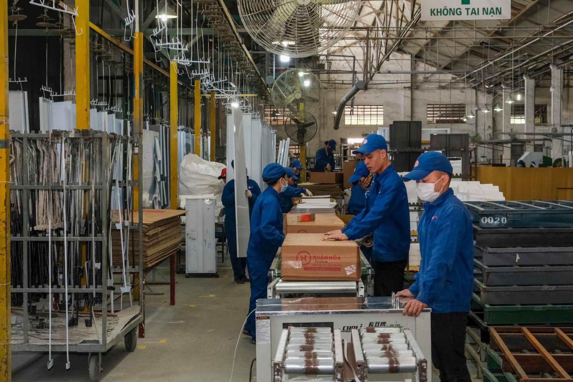 Dự án Cải tiến năng suất chất lượng dây chuyền sơn và bao gói đóng hộp tủ sắt của Xuân Hòa đạt giải Ba Cuộc thi Nhóm cải tiến năng suất chất lượng ngành Công Thương năm 2020
