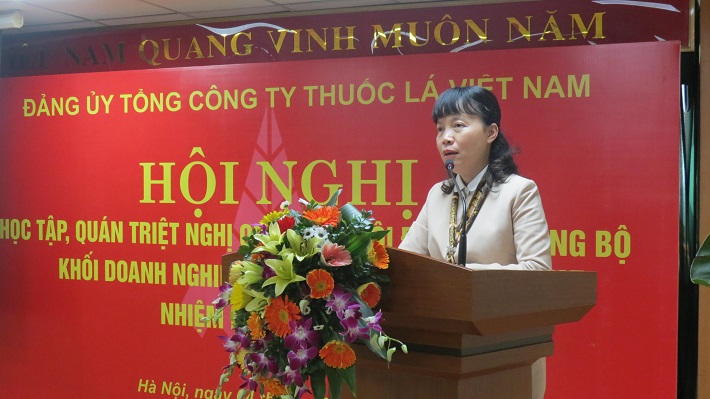Bà Trần thị Hoàng Mai phát biểu