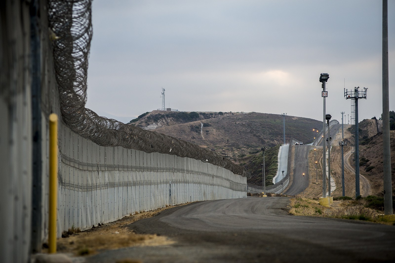Tường biên giới