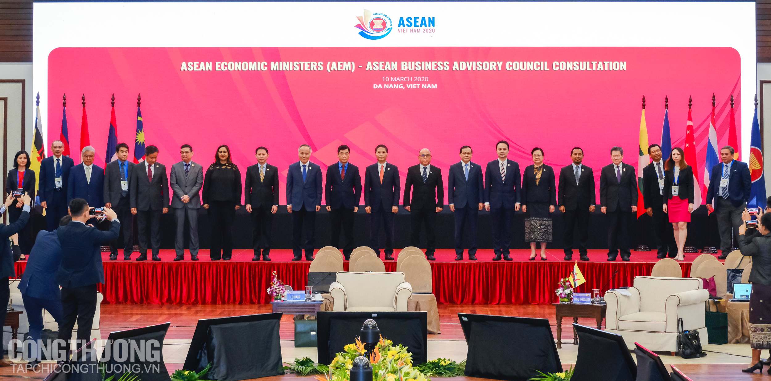 Đại diện các nước tại Hội nghị Bộ trưởng Kinh tế ASEAN hẹp lần thứ 26 (AEM 26)