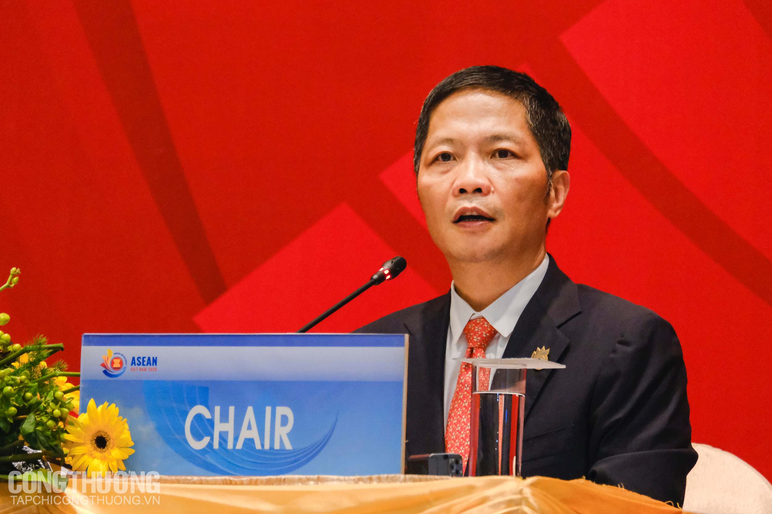 Bộ trưởng Bộ Công Thương Việt Nam Trần Tuấn Anh chia sẻ những tin vui từ bàn tròn AEM hẹp 26 tại buổi họp báo chiều muộn 10/3