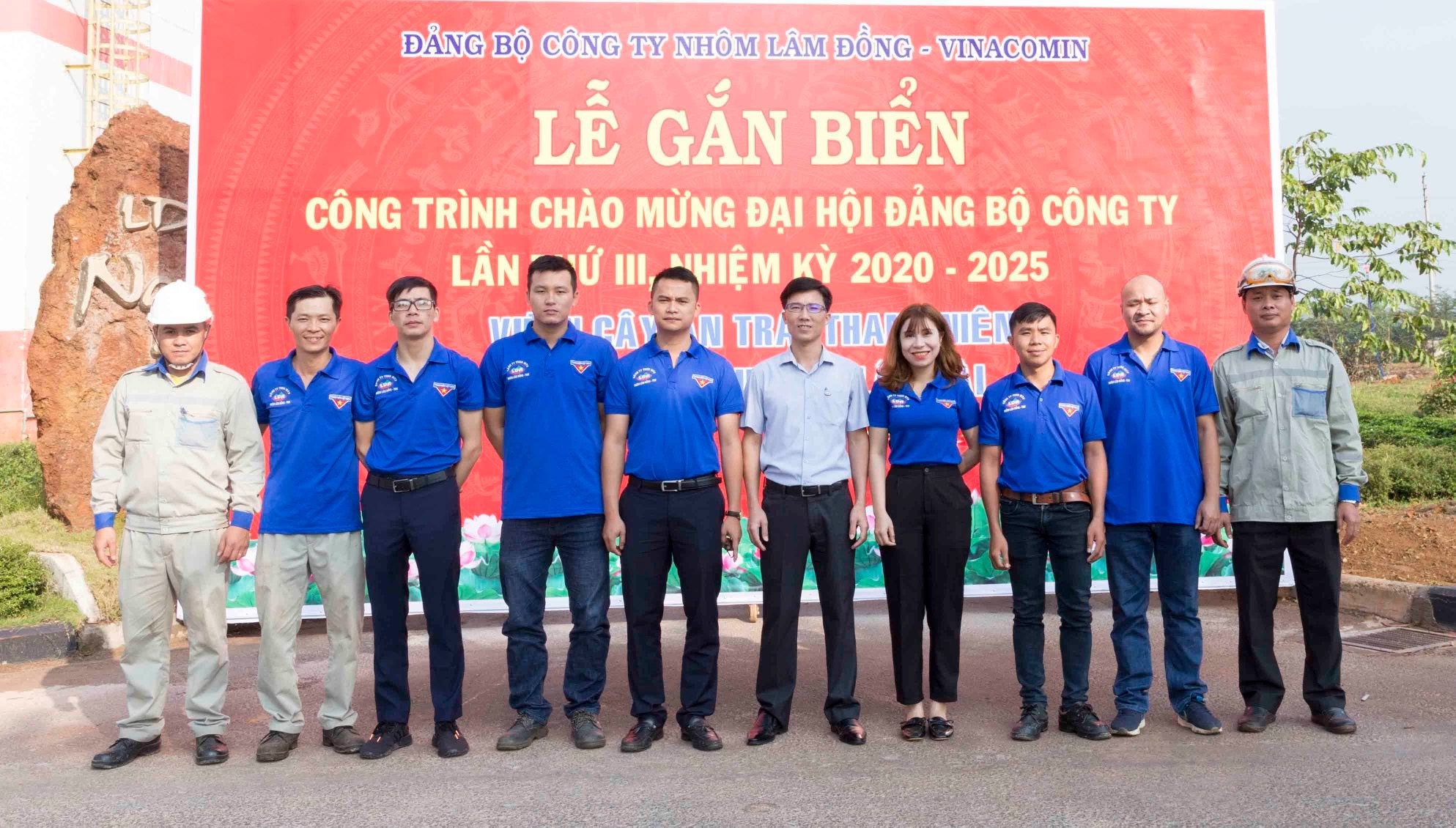 Đại diên các Đoàn viên thanh niên ưu tú trong Công ty Nhôm Lâm Đồng