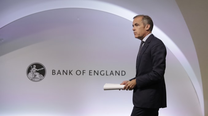 Thống đốc Ngân hàng Anh cắt giảm lãi suất khẩn cấp