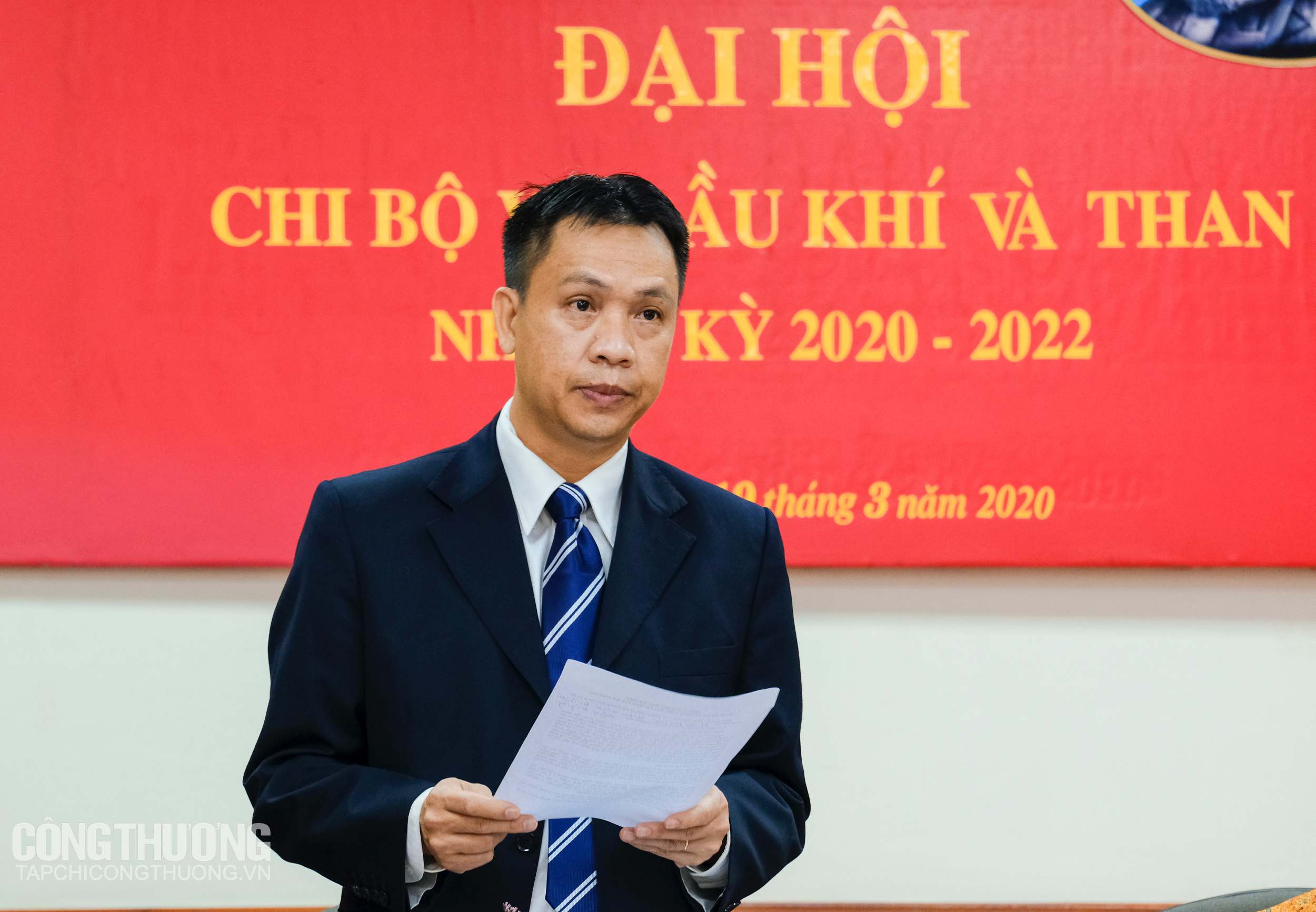 Đồng chí Nguyễn Việt Sơn - Bí thư Chi bộ, Vụ trưởng Vụ Dầu khí và Than báo cáo kiểm điểm của Cấp uỷ nhiệm kỳ 2017 - 2020