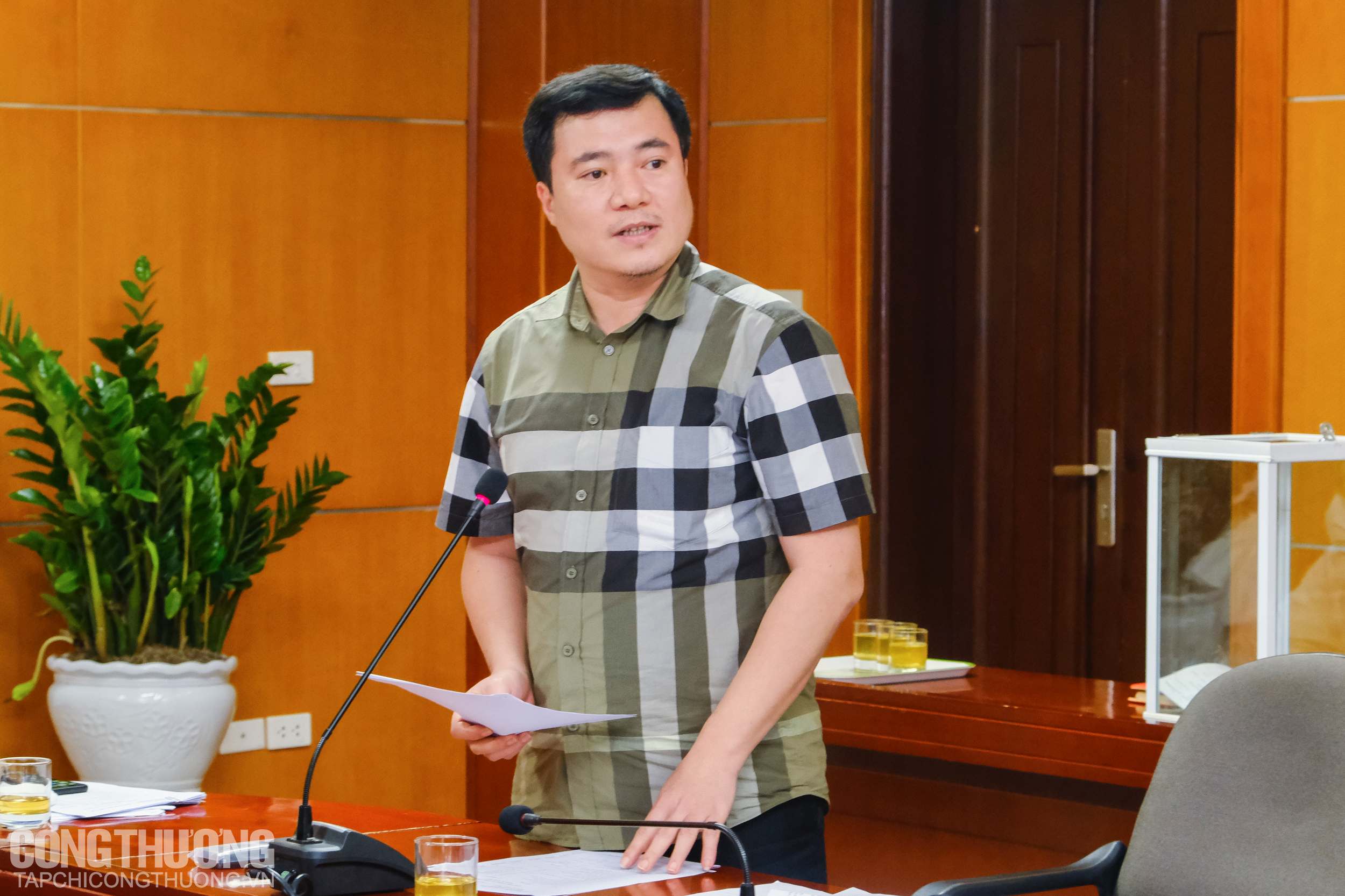 Đồng chí Nguyễn Sinh Nhật Tân - Uỷ viên Ban thường vụ Đảng uỷ Bộ Công Thương phát biểu chỉ đạo Đại hội