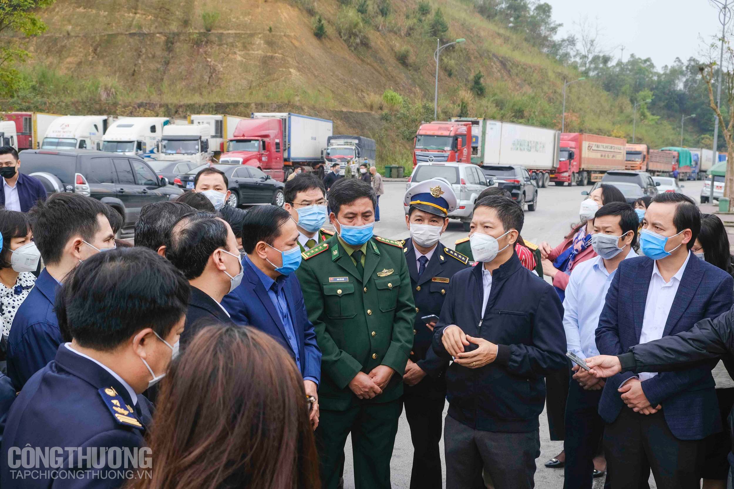 Bộ trưởng Trần Tuấn Anh cùng đoàn công tác Bộ Công Thương làm việc tại tỉnh Lạng Sơn sáng 7/3 nhằm tháo gỡ vướng mắc trong hoạt động thương mại qua biên giới