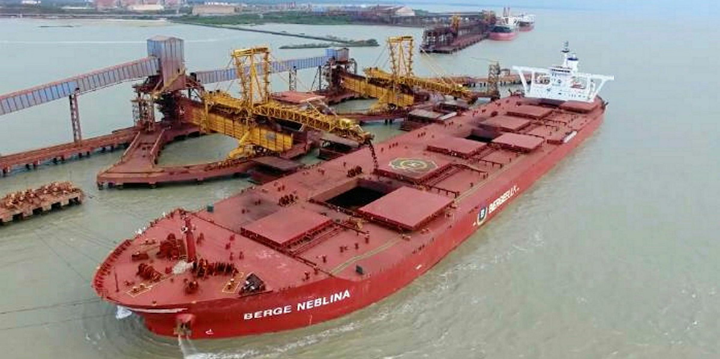 tàu chở quặng sắt tại Trung Quốc