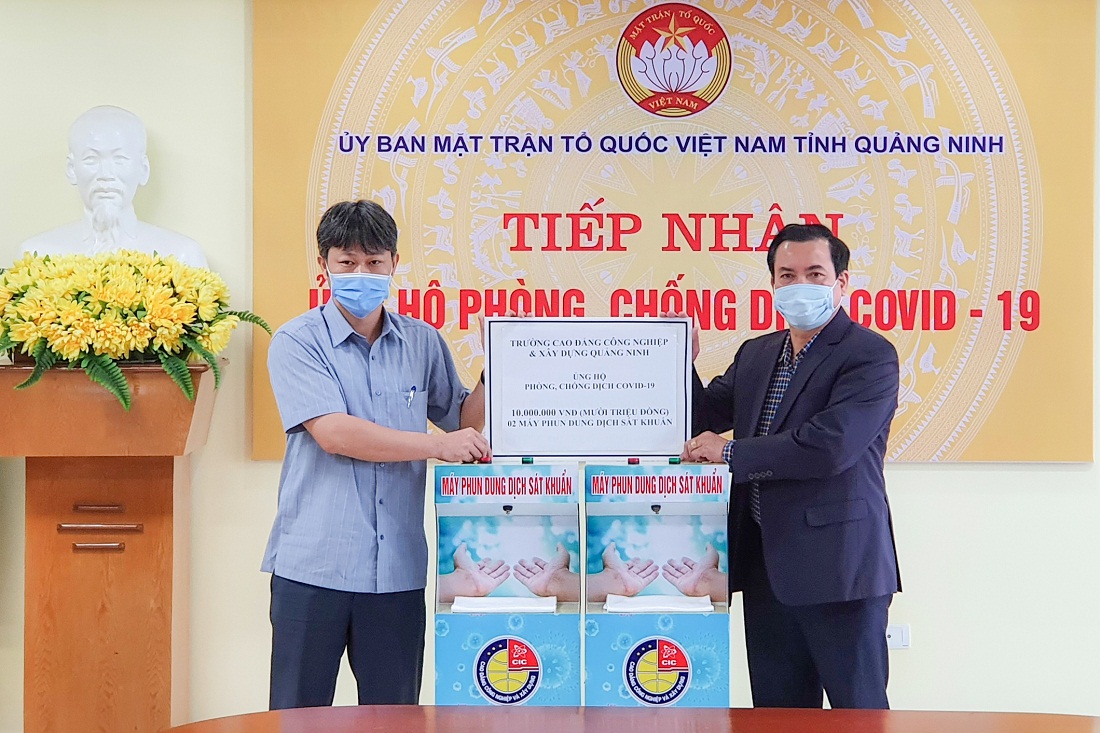 Cao đẳng Công nghiệp và Xây dựng trao tặng thiết bị phun sát khuẩn tay tự động cho Ủy ban MTTQ tỉnh Quảng Ninh