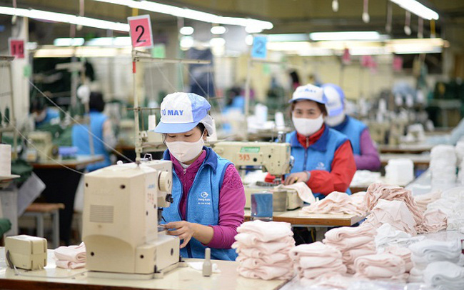 Nhà máy, cơ sở sản xuất tiếp tục hoạt động và phải thực hiện các biện pháp phòng, chống dịch cho công nhân, người lao động.