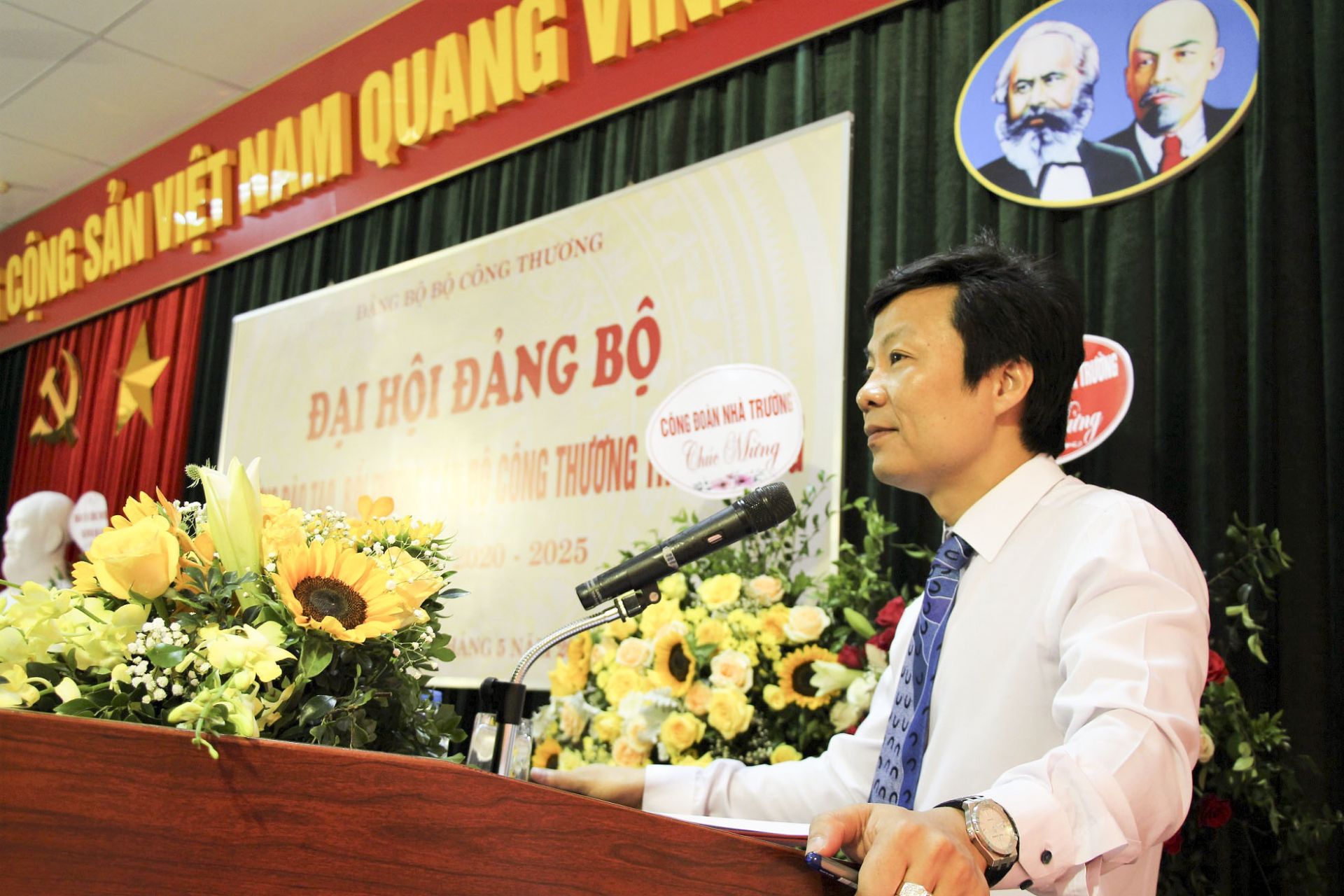 Đồng chí Nguyễn Thiện Nam - Bí thư Đảng bộ, Hiệu trưởng Nhà trường phát biểu khai mạc Đại hội