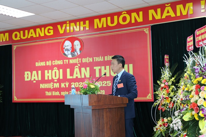 Đồng chí Tạ Trung Kiên - Giám đốc Công ty Nhiệt điện Thái Bình điều hành Đại hội