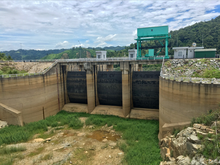 Đập tràn Nhà máy Thủy điện Buôn Tua Srah cạn khô nước từ tháng 4/2020
