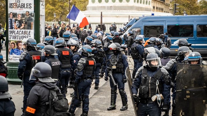 Cảnh sát Pháp biểu tình