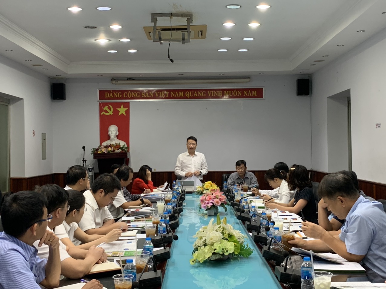 Toàn cảnh buổi làm việc giữa Cục Phòng vệ thương mại, Hiệp hội Cao su Việt Nam và các doanh nghiệp sản xuất, xuất khẩu lốp xe ô tô sang Hoa Kỳ