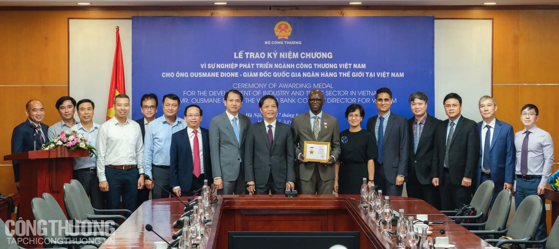 Đại diện Bộ Công Thương và Ngân hàng Thế giới tại Việt Nam