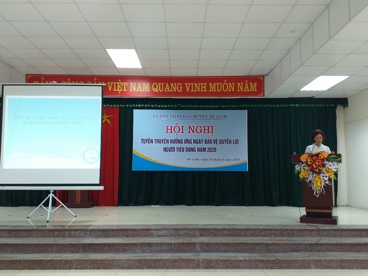 Đại diện Hội Liên hiệp phụ nữ huyện Mê Linh phát biểu tại hội nghị