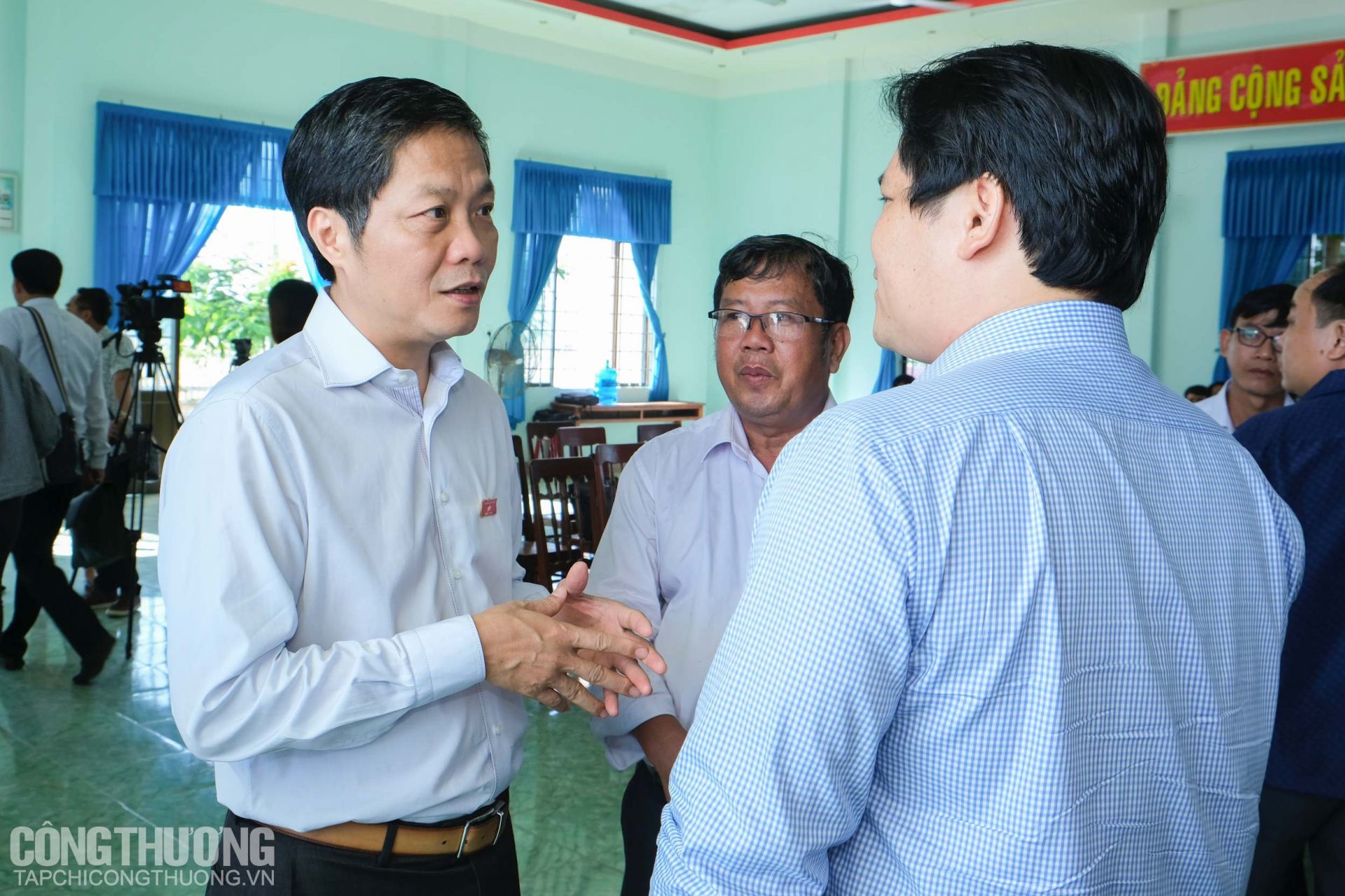 Bộ trưởng Trần Tuấn Anh tiếp xúc cử tri tỉnh Quảng Ngãi