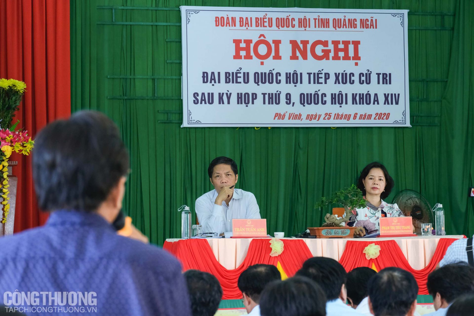 Đại diện Đoàn ĐBQH tỉnh Quảng Ngãi lắng nghe các kiến nghị của cử tri
