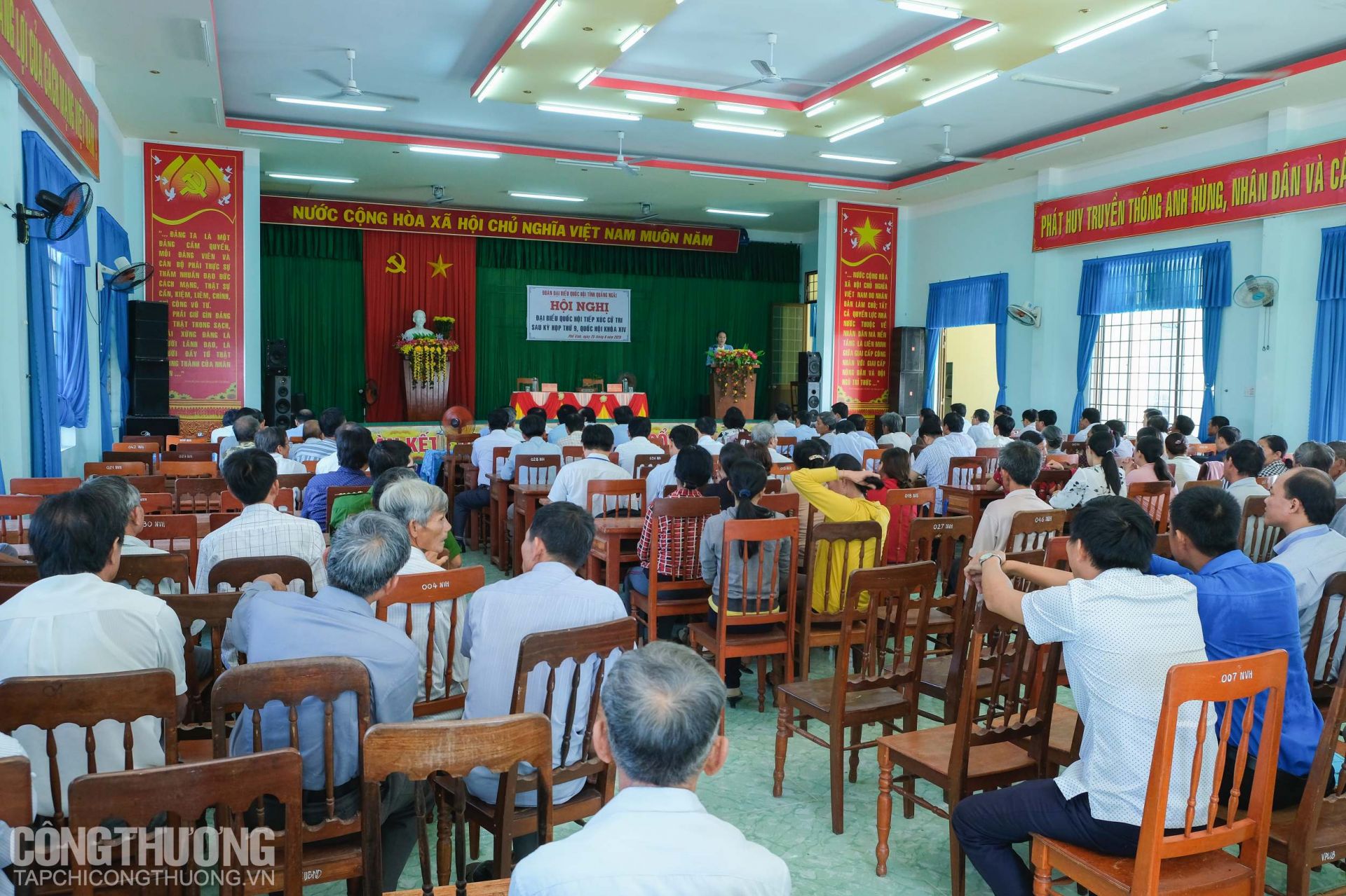 Toàn cảnh buổi tiếp xúc cử tri của Đoàn ĐBQH tỉnh Quảng Ngãi