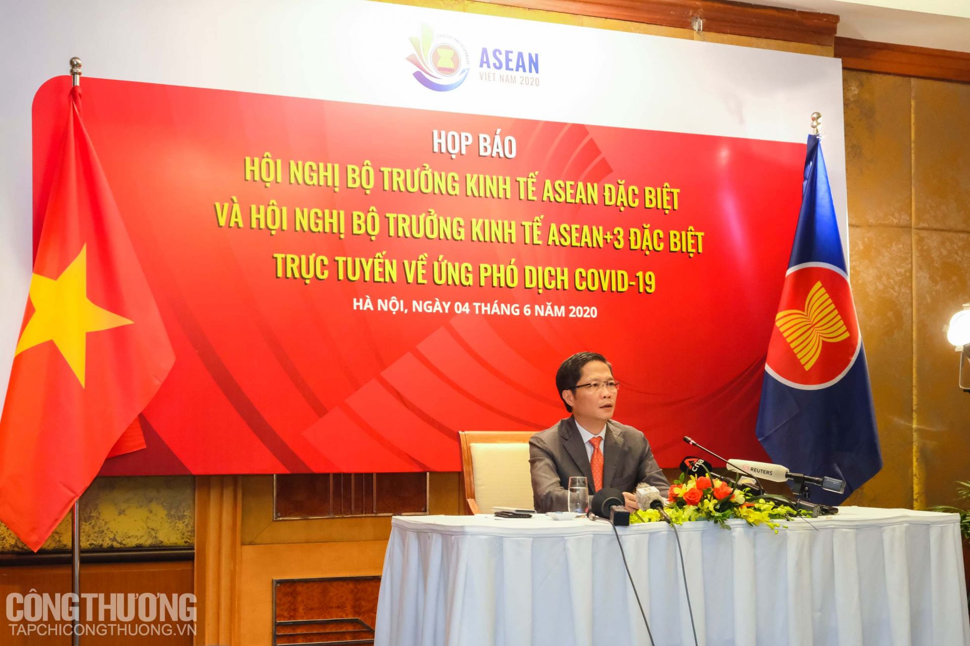 Bộ trưởng Trần Tuấn Anh chủ trì buổi họp báo sau hai hội nghị trực tuyến đặc biệt về ứng phó với dịch Covid-19 của các Bộ trưởng Kinh tế ASEAN và ASEAN+3